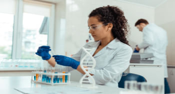 Tecnicas-de-Rotinas-Laboratoriais.jpg